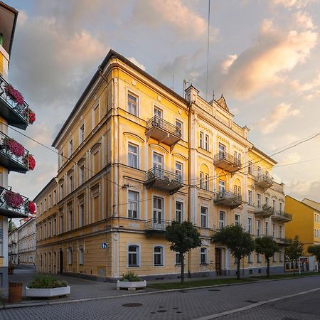 Otava - Vedlejsi Budova Františkovy Lázně Exteriér fotografie