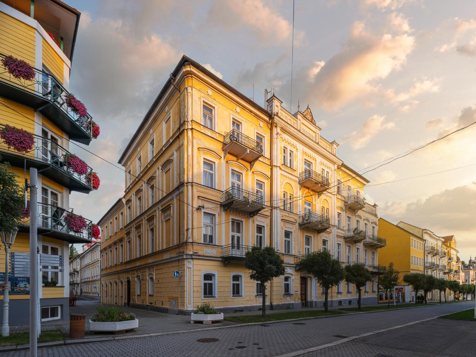 Otava - Vedlejsi Budova Františkovy Lázně Exteriér fotografie